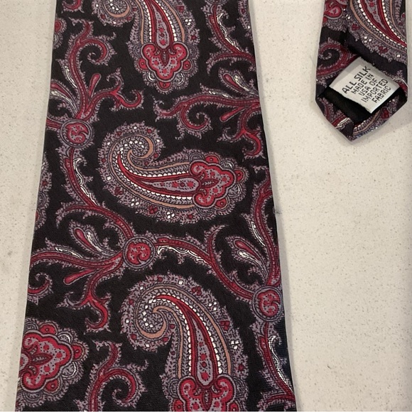 All Silk Paisley Print Tie Made in the USA Great Condition Sharp Looking - Picture 3 of 4